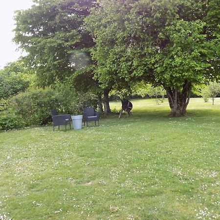 Vue Du Jardin Appartement Les Adjots Buitenkant foto